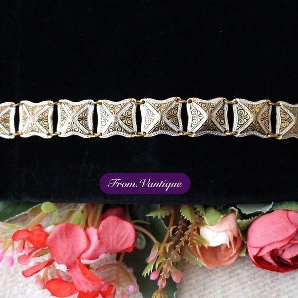🟨 VINTAGE Gold Square Engraving Linked Bracelet 📿 - Picture 1 of 8